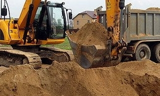 Выкопать яму экскаватором в Луге от 938 руб. - ГОСТСТРОЙ